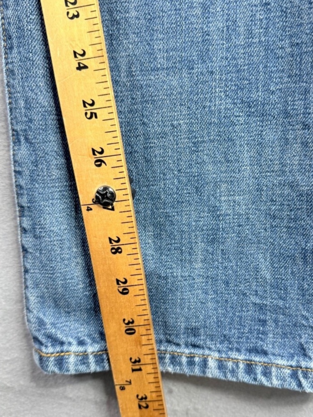Levi’s 501 Jeans Mens 32x31 Blue Medium Wash Straight Leg Button Fly Denim - Picture 6 of 9